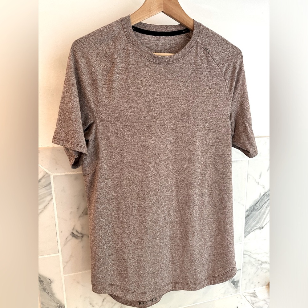 Lululemon License to Train short sleeve shirt size Medium